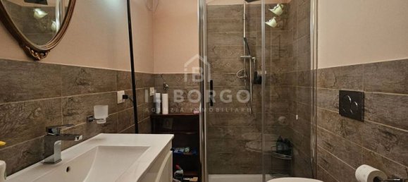 5 rooms Apartment in Pescia, Italy No. 46004 4