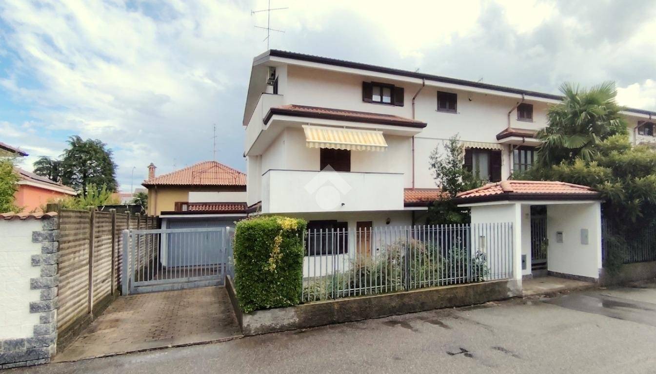 Villa T3 em Nerviano, Italy N.º 342847