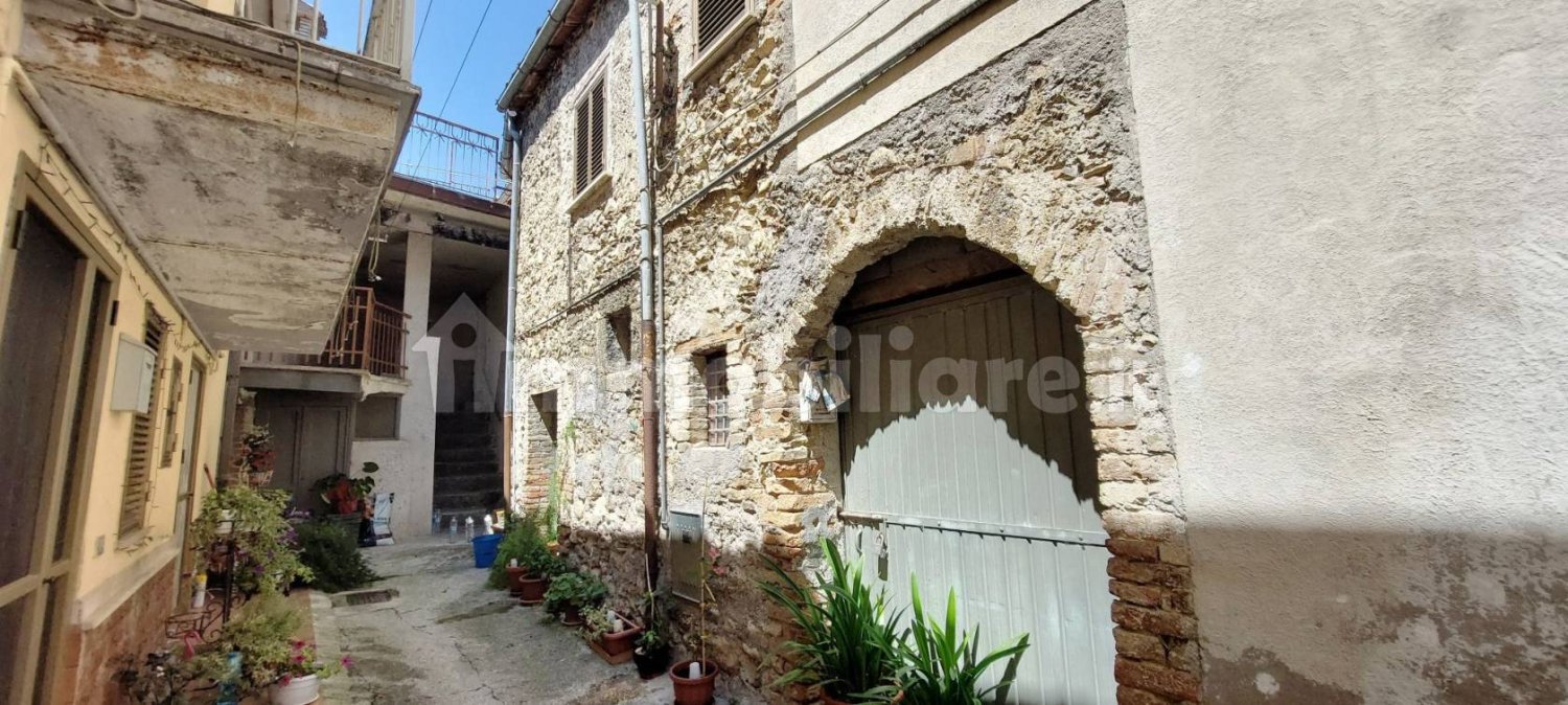 Casa de 2 dormitorios en Isola del Gran Sasso d'Italia, Italy No. 259262