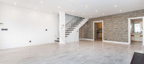 2 chambres Maison à Loures, Portugal No. 42368 3