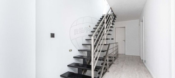 2 chambres Maison à Loures, Portugal No. 42368 16