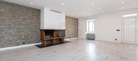 2 chambres Maison à Loures, Portugal No. 42368 5