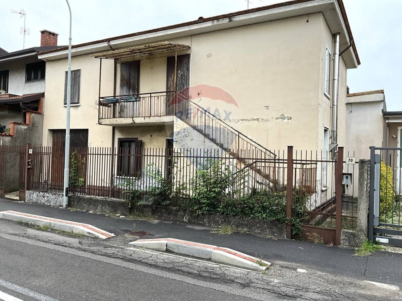 Casa de 5 habitaciónes en Busto Garolfo, Italy No. 296787