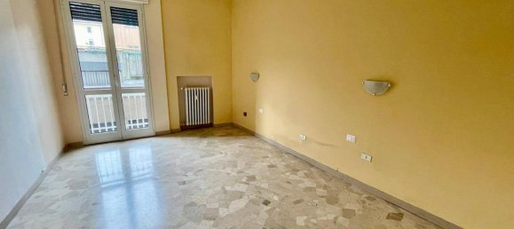 5 rooms Apartment in Alessandria, Italy No. 237640 3