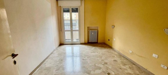 5 rooms Apartment in Alessandria, Italy No. 237640 4