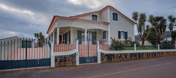 Casa de 4 dormitorios en Praia da Vitoria, Portugal No. 34290 2