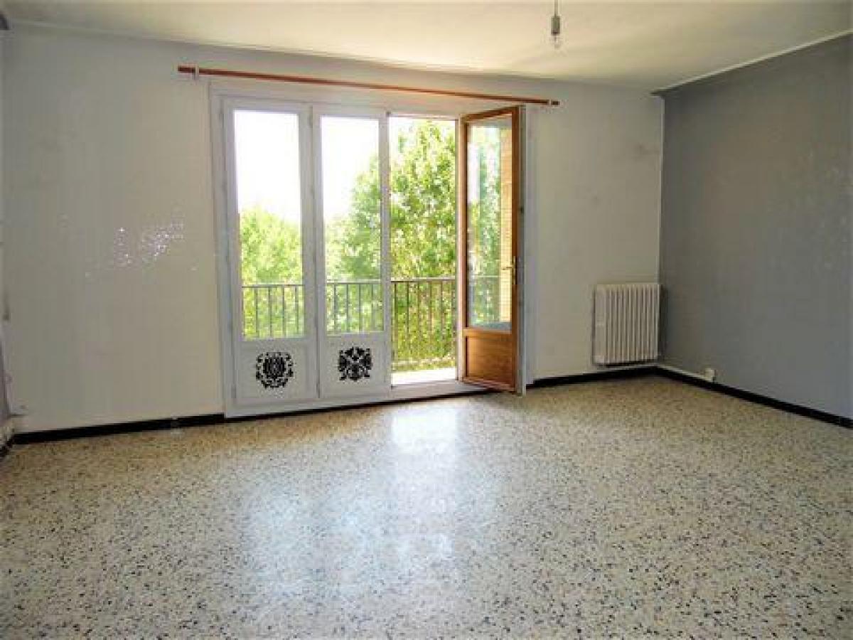3 bedrooms Shop in Pertuis, France No. 17593