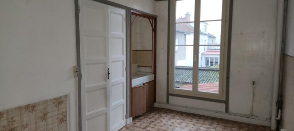 8 rooms Commercial property in Vitry-le-Francois, France No. 54205 4