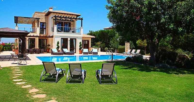 4 bedrooms Commercial property in Paphos, Cyprus No. 7417