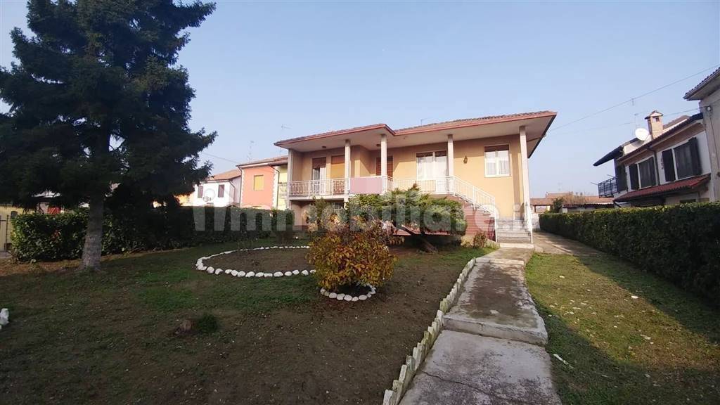 3 bedrooms House in Sale, Italy No. 56160