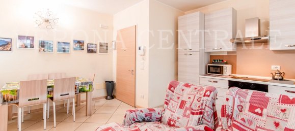 3-salle Appartement à Verona, Italy No. 196941 2