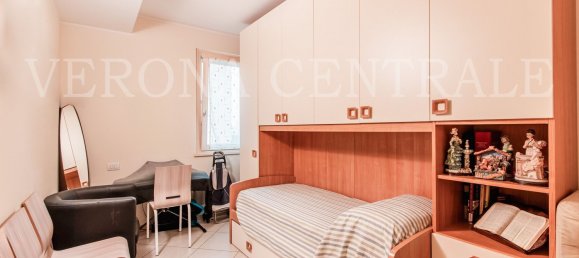3-salle Appartement à Verona, Italy No. 196941 8