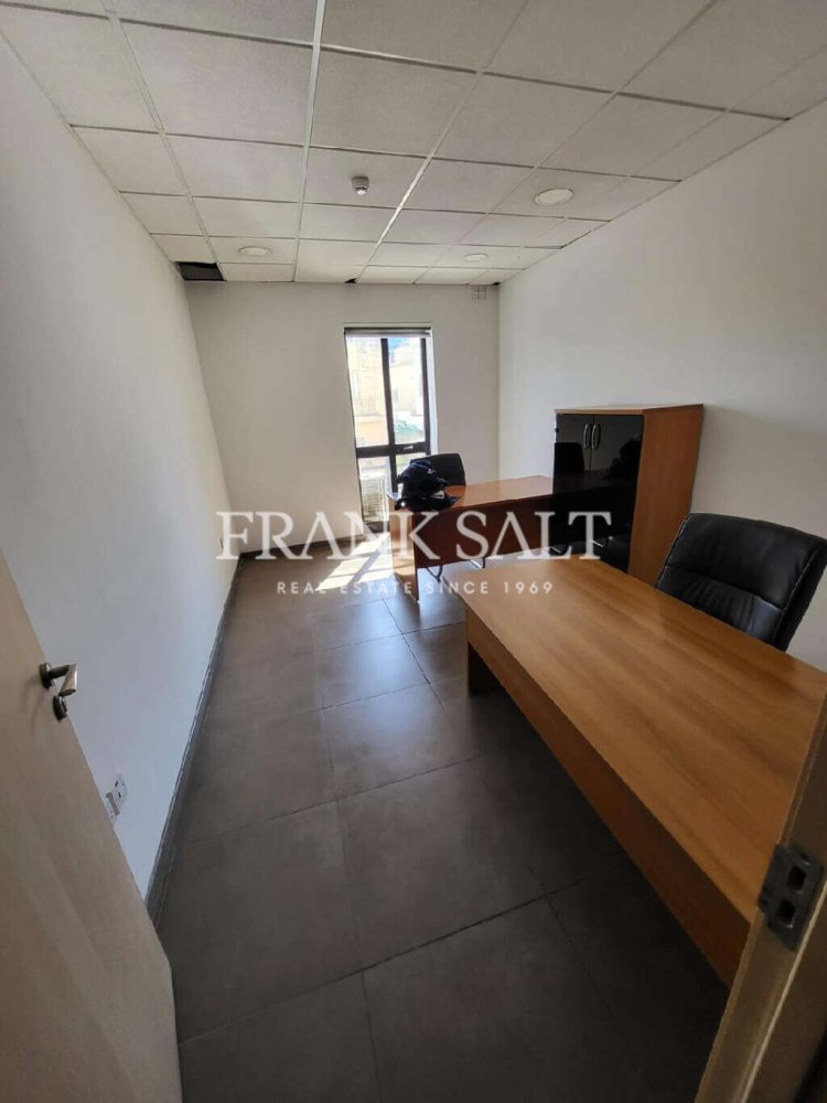 Oficina en Birkirkara, Malta 85 m² No. 12453