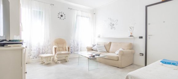 2 bedrooms House in Mira, Italy No. 271746 3