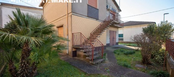 2 bedrooms Villa in Codigoro, Italy No. 169307 3