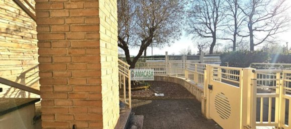 3 Schlafzimmer Wohnung in Castelnuovo Rangone, Italy, Nr. 197139 28