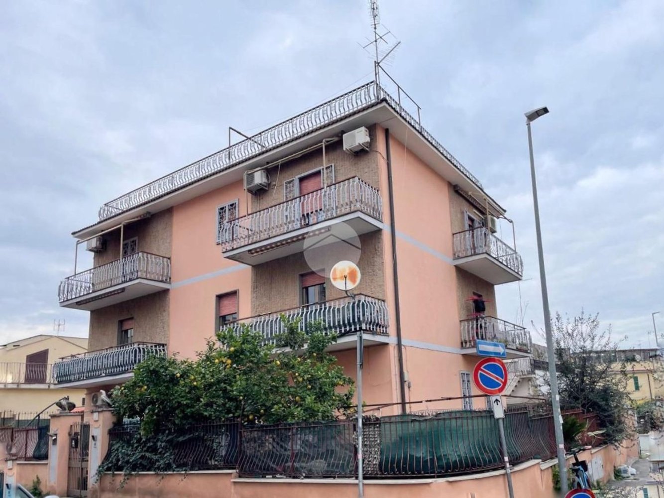 2 rooms Apartment in Rome, Italy No. 98392