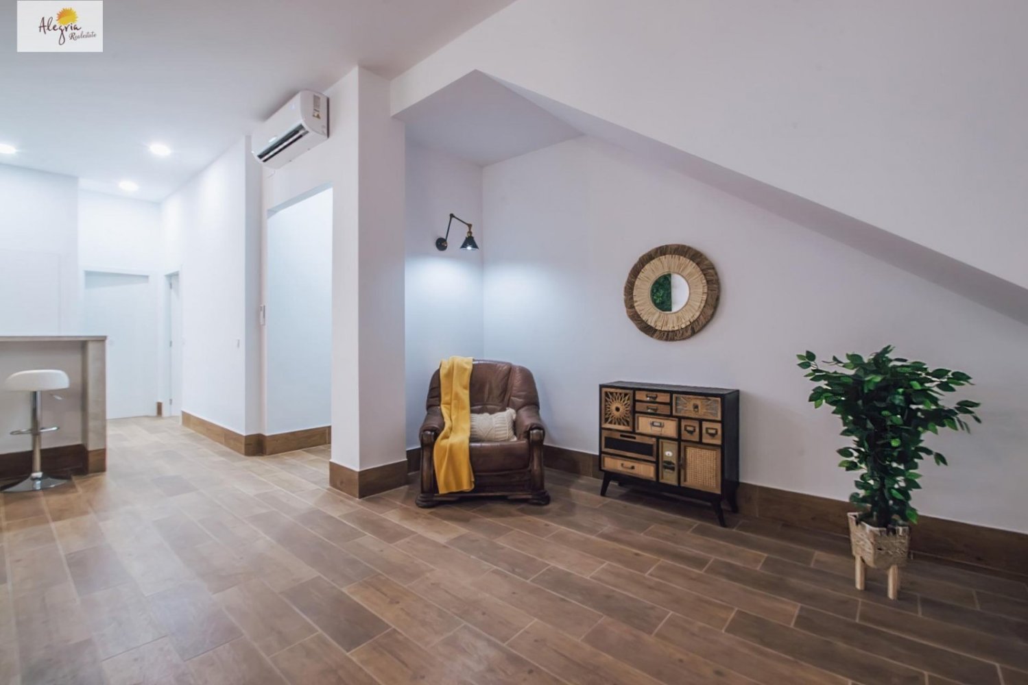 320m² Commercial property in Alicante, Spain No. 283430