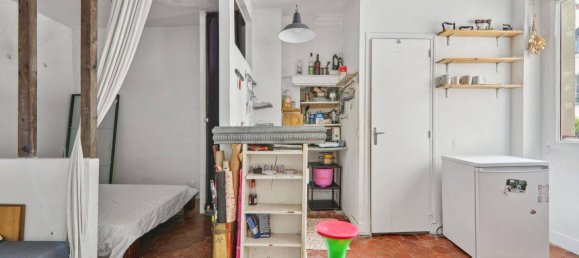 Studio in Paris, France No. 319991 6