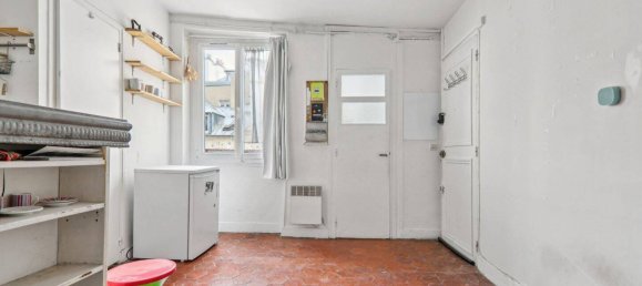 Studio in Paris, France No. 319991 3