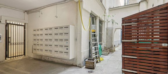 Studio in Paris, France No. 319991 11