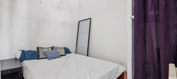 Studio in Paris, France No. 319991 7