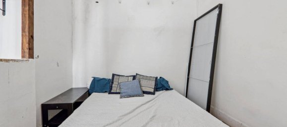 Studio in Paris, France No. 319991 8