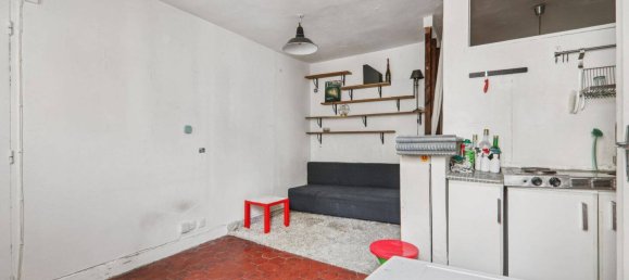 Studio in Paris, France No. 319991 5