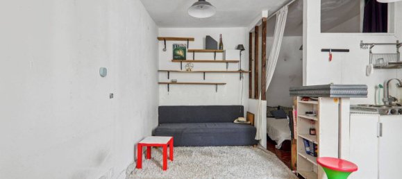 Studio in Paris, France No. 319991 4