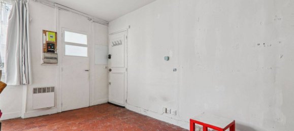 Studio in Paris, France No. 319991 2