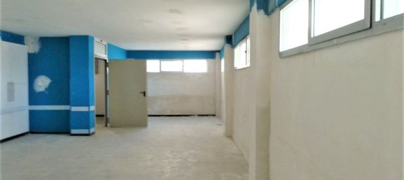 Gewerbliche Immobilie in Bari, Italy 303m², Nr. 358081 8