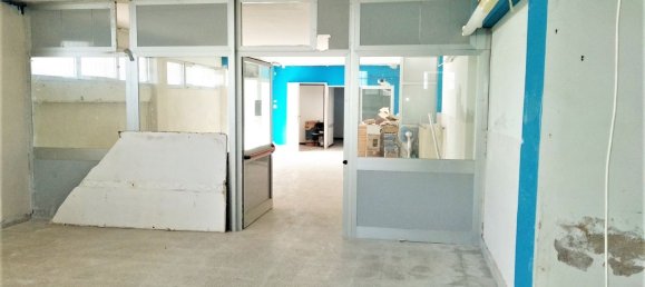Gewerbliche Immobilie in Bari, Italy 303m², Nr. 358081 11