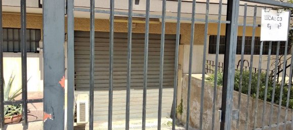 Gewerbliche Immobilie in Bari, Italy 303m², Nr. 358081 2