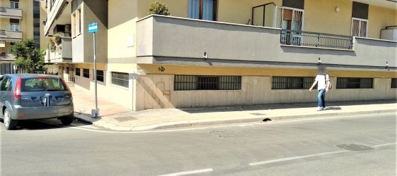 Gewerbliche Immobilie in Bari, Italy 303m², Nr. 358081 3