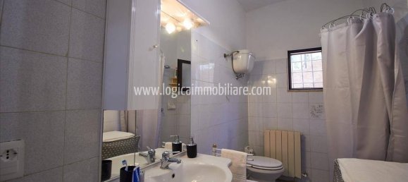 3 Schlafzimmer Villa in Chiusi, Italy, Nr. 89622 9