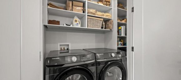 2 bedrooms House in British Columbia, Canada No. 1076 10