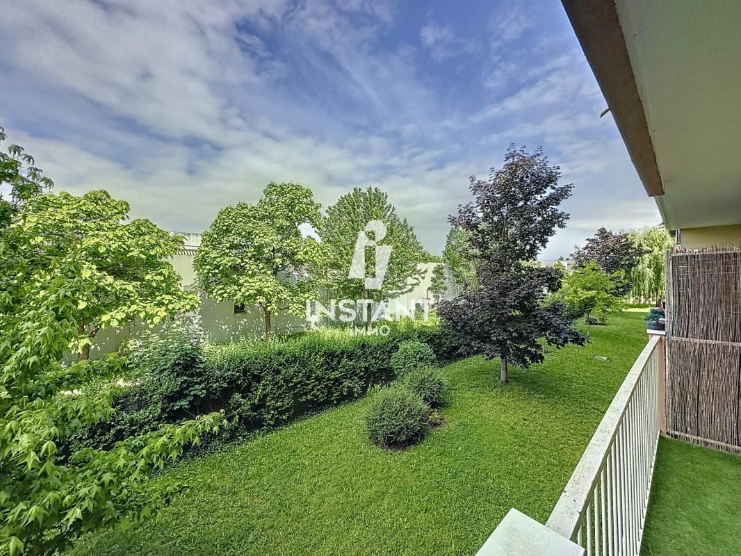 3 bedrooms Apartment in Champigny-sur-Marne, France No. 178422