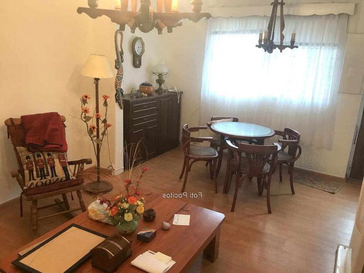 2 bedrooms House in Montevideo, Uruguay No. 6620