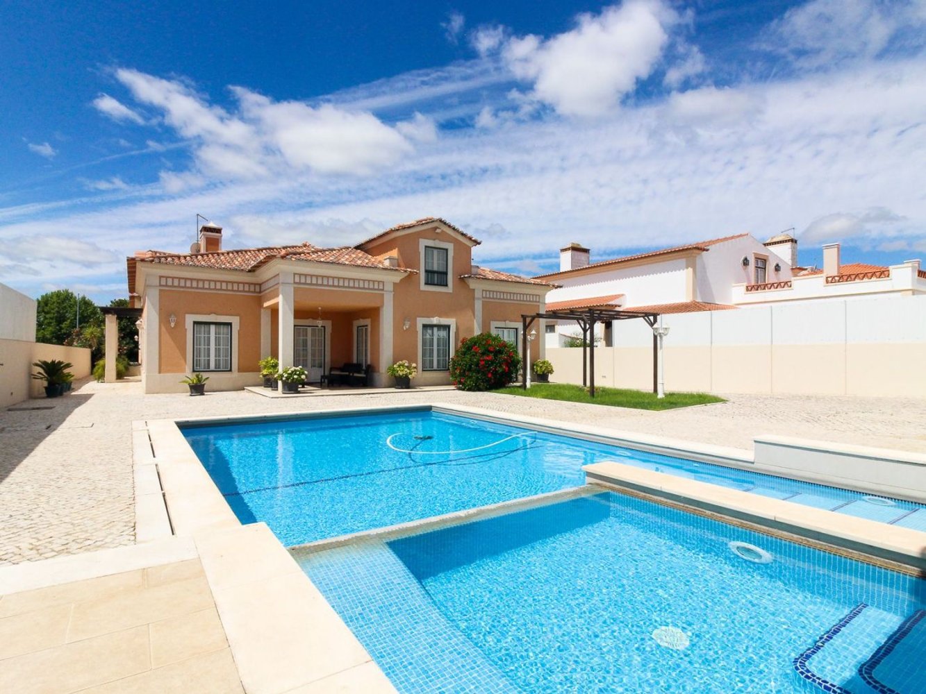 6 chambres Maison à Almeirim, Portugal No. 226755