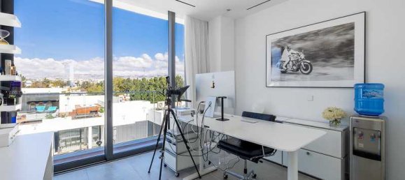 3 bedrooms Penthouse in Paphos, Cyprus No. 15531 3