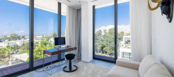 3 bedrooms Penthouse in Paphos, Cyprus No. 15531 8