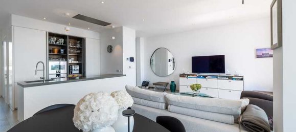 3 bedrooms Penthouse in Paphos, Cyprus No. 15531 13