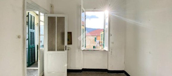 2 Schlafzimmer Wohnung in Savona, Italy, Nr. 36556 15