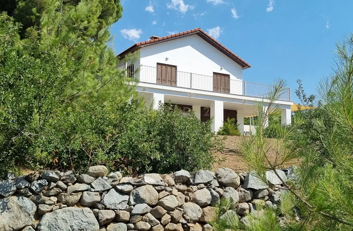 5 bedrooms Villa in Moniatis, Cyprus No. 4438