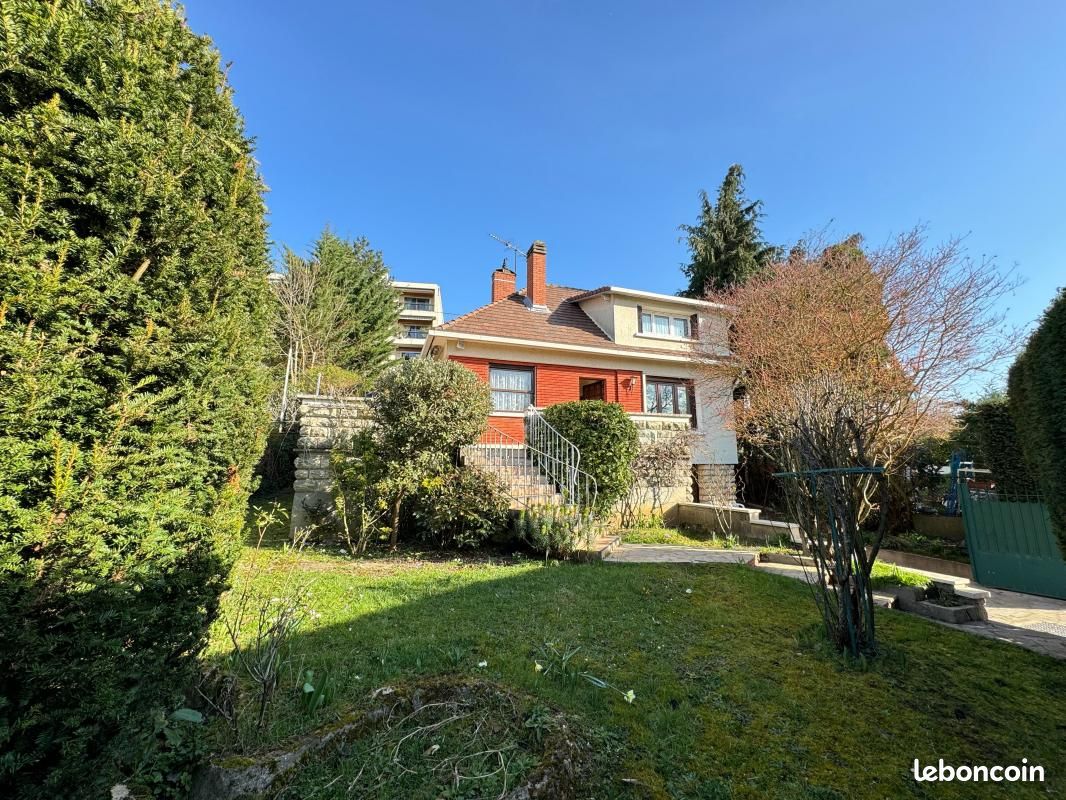 Casa de 4 dormitorios en Fontenay-aux-Roses, France No. 123615