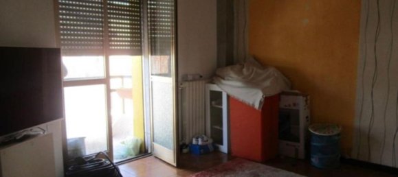 2-salle Appartement à Rozzano, Italy No. 16569 12