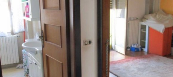 2-salle Appartement à Rozzano, Italy No. 16569 8