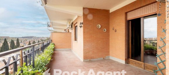 3 bedrooms Apartment in Rome, Italy No. 320141 5