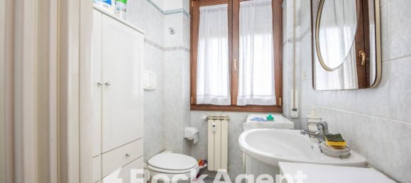 3 bedrooms Apartment in Rome, Italy No. 320141 14