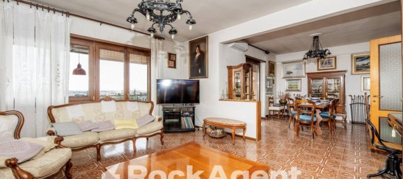 3 bedrooms Apartment in Rome, Italy No. 320141 2